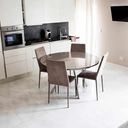 Trilocale In Pieno Centro Lt0244 Alassio